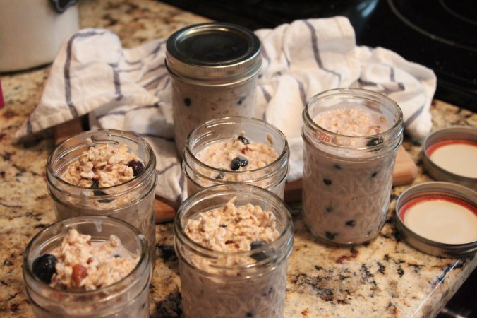 Blueberry Pecan Overnight Oats - These bad boys were the perfect breakfast for our camping trip! | thebahamallama.wordpress.com