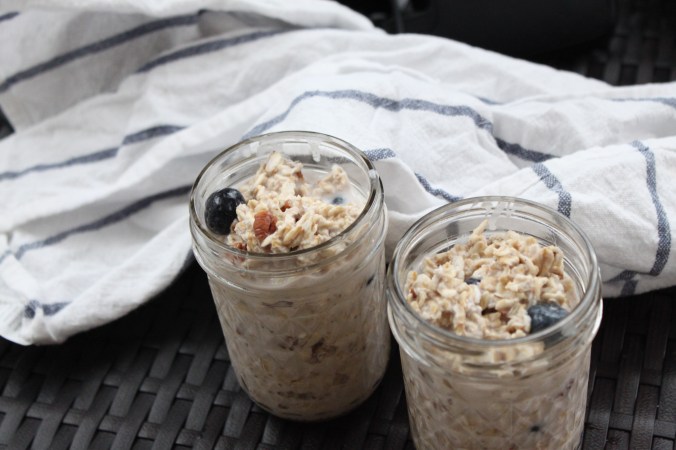 Blueberry Pecan Overnight Oats - These bad boys were the perfect breakfast for our camping trip! | thebahamallama.wordpress.com