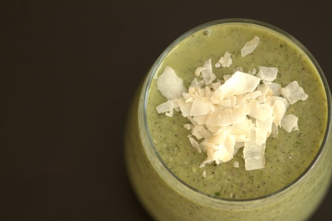 Mango Coconut Green Smoothie | www.thebahamallama.com