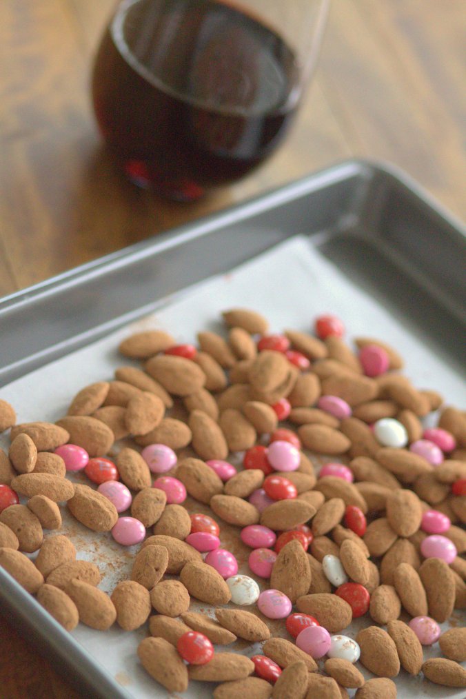 Mexican Hot Chocolate Cocoa Dusted Almonds | www.thebahamallama.com