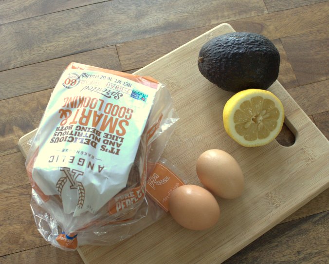 Avocado Toast with Eggs | www.thebahamallama.com