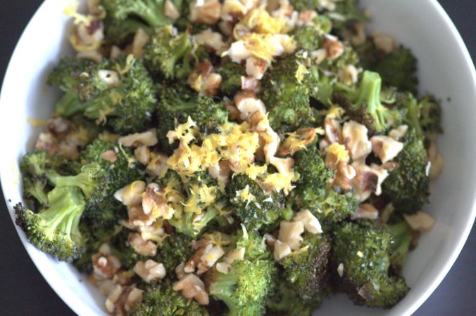 Lemon-Garlic Roasted Broccoli | www.thebahamallama.com