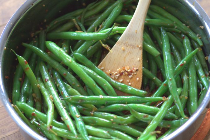 Quick Asian Style Sauteed Green Beans | www.thebahamallama.com
