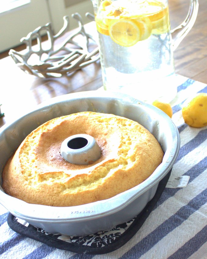 Lemon Italian Cream Cake | www.thebahamallama.com