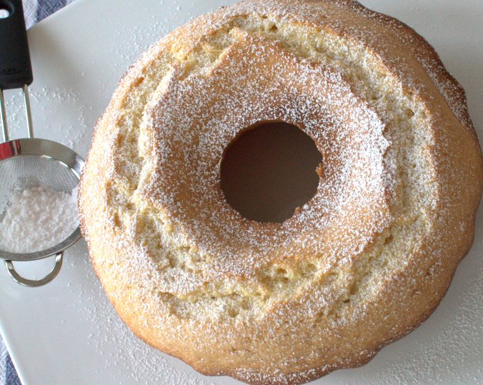 Lemon Italian Cream Cake | www.thebahamallama.com