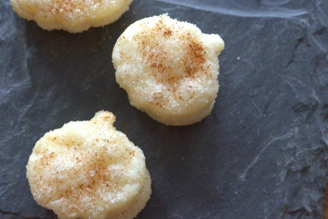 Pumpkin Spice Sandwich Cookies | www.thebahamallama.com