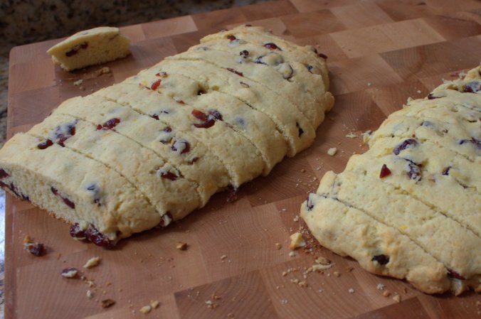 Cranberry Orange Biscotti with White Chocolate Drizzle | www.thebahamallama.com