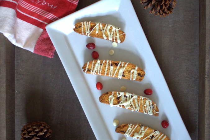 Cranberry Orange Biscotti with White Chocolate Drizzle | www.thebahamallama.com